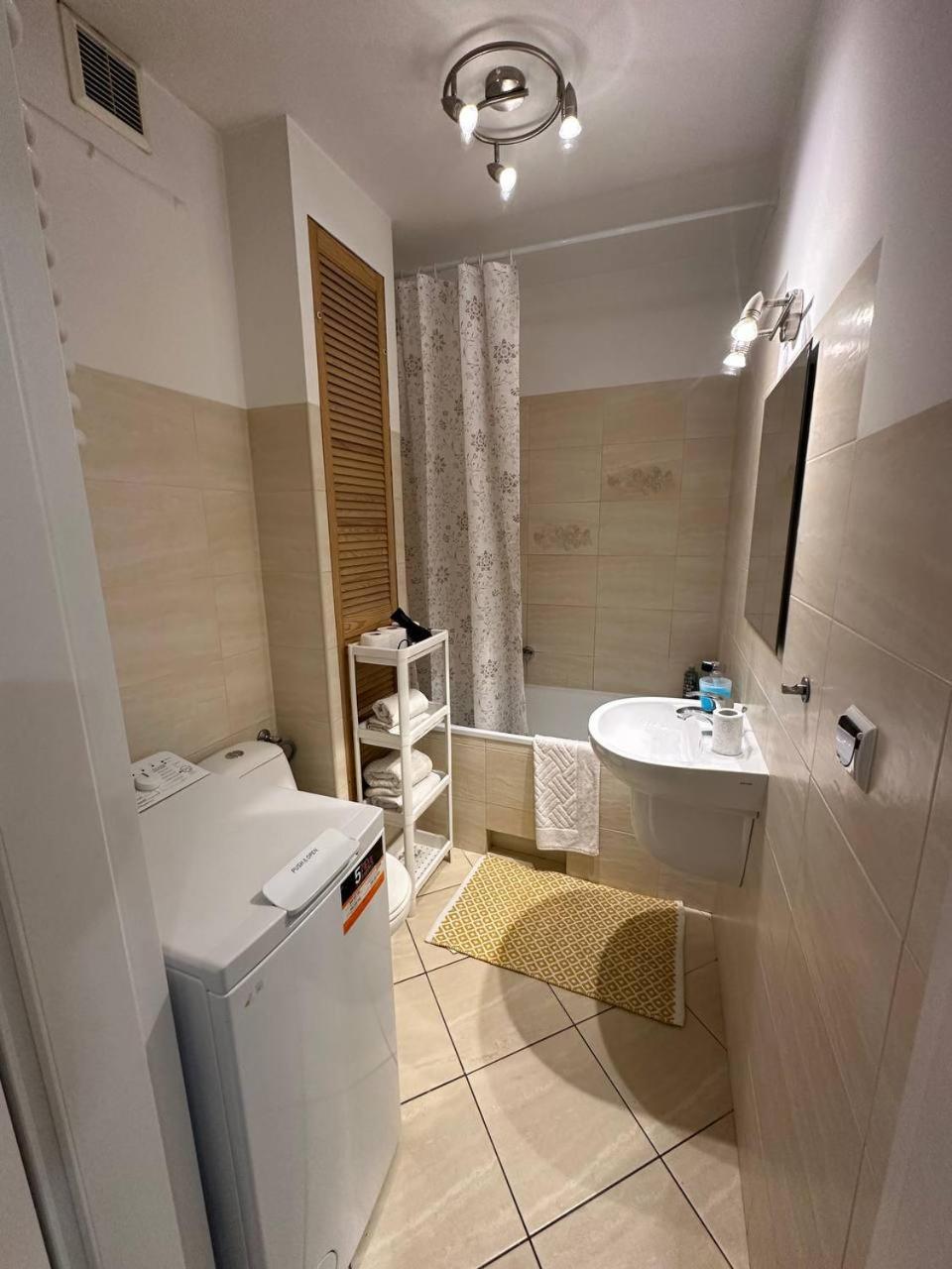 5Centrum Stanislawa Moniuszki10 Wi-Fi 1Gb Sek วอร์ซอ ภายนอก รูปภาพ
